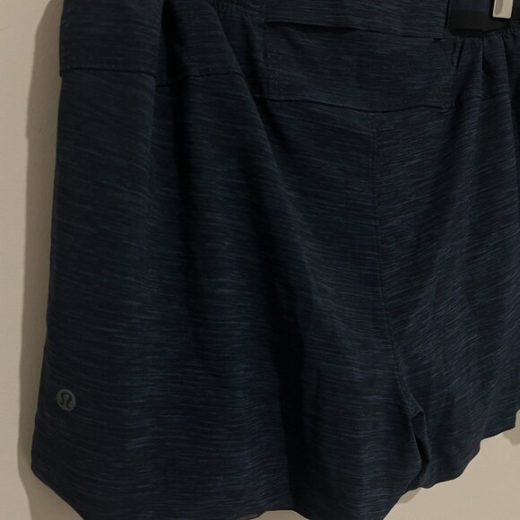 Lululemon Mens Dark Blue Shorts size XL - Picture 3 of 3